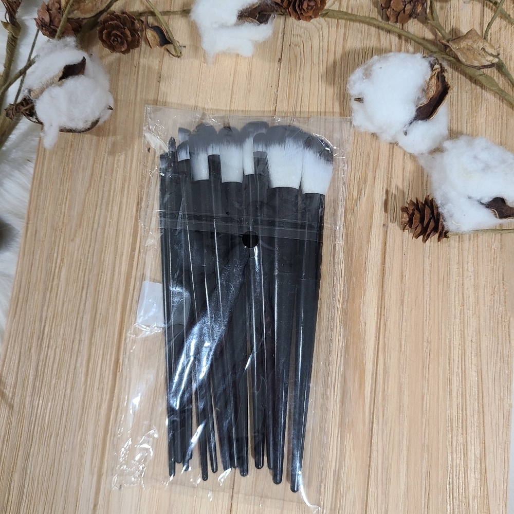 🎉🎉HOST PICK🎉🎉NEW🎉🎉 13PC BLACK AND WHITE Soft and Fluffy Makeup Brush Set - Picture 11 of 15